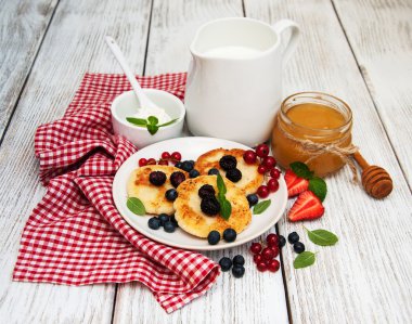 süzme peynirli gözleme çilek ile