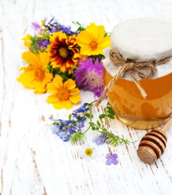 Bal ve kır çiçekleri