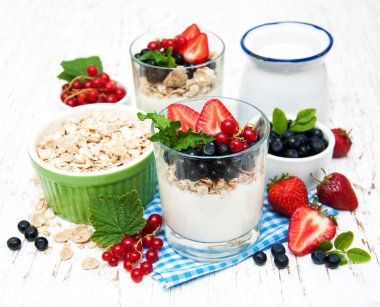 Yoğurtlu taze çilek