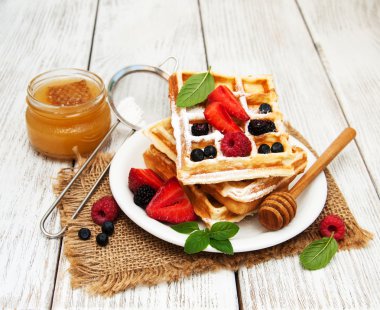 Waffle taze çilek ile