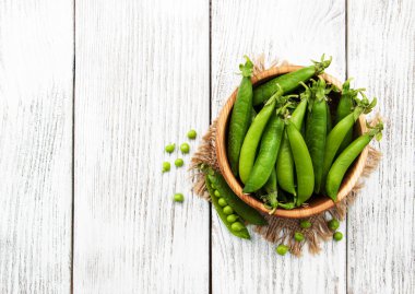 bir tabloda yeşil bezelye