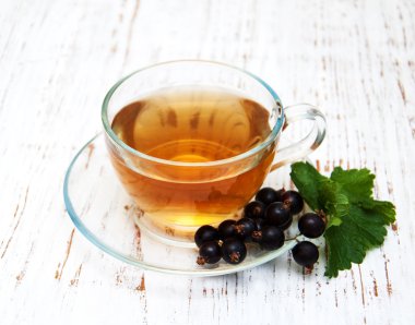 fincan çay ve Siyah frenk üzümü