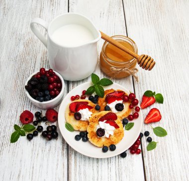 süzme peynirli gözleme çilek ile