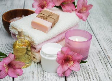 Alstroemeria çiçekler ile Spa kompozisyon