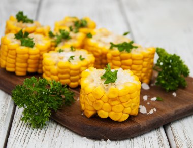 Koçanda haşlanmış mısır.