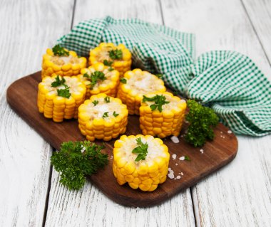 Koçanda haşlanmış mısır.