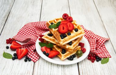 Waffle taze çilek ile