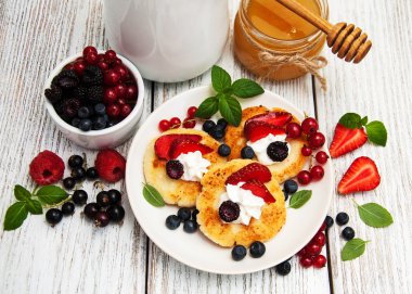 süzme peynirli gözleme çilek ile