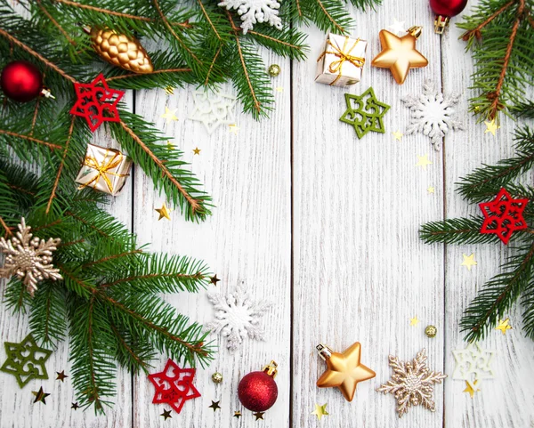 Рождественская елка с украшениями — стоковое фото
