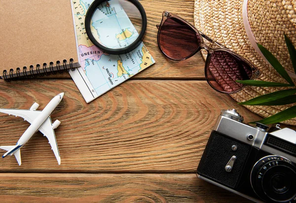 Fundo Férias Verão Conceito Viagem Com Câmera Fundo Mesa Madeira — Fotografia de Stock