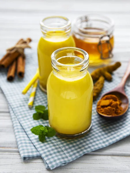 Gelber Kurkuma Latte Drink Goldene Milch Mit Zimt Kurkuma Ingwer — Stockfoto