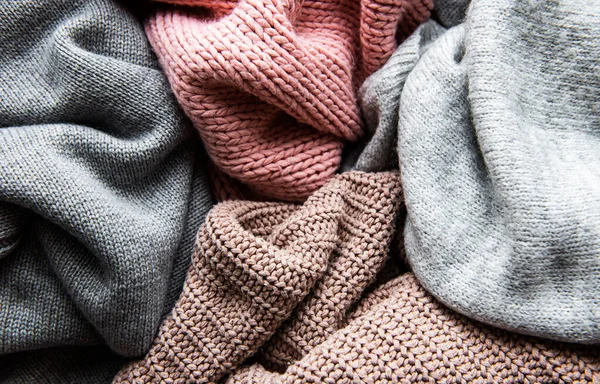 Fondo Con Suéteres Calientes Montón Ropa Punto Fondo Cálido Prendas —  Fotos de Stock