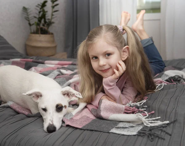 Criança Feliz Com Cão Menina Retrato Com Animal Estimação Menina — Fotografia de Stock