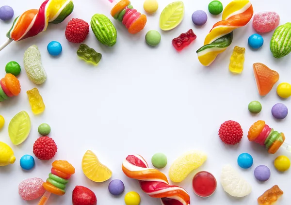 Doces Coloridos Geleia Marmelada Isolado Fundo Branco Com Espaço Cópia — Fotografia de Stock