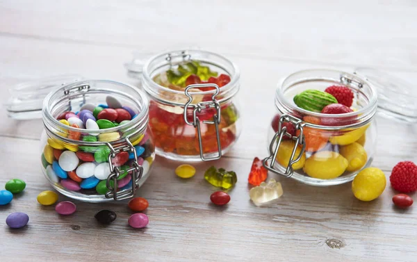 Doces Coloridos Geleia Marmelada Frascos Mesa — Fotografia de Stock