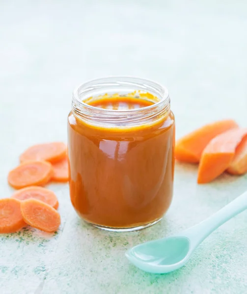 Purée Carottes Pour Bébés Avec Cuillère Dans Bocal Verre Nourriture — Photo