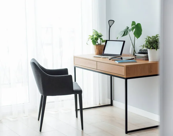 Oficina Trabajo Con Portátil Mesa Madera —  Fotos de Stock