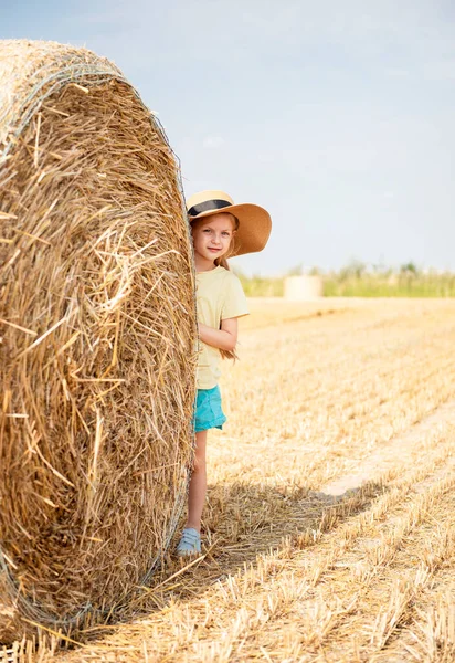 Little Girl Having Fun Wheat Field Summer Day Child Playing — Stock Photo, Image