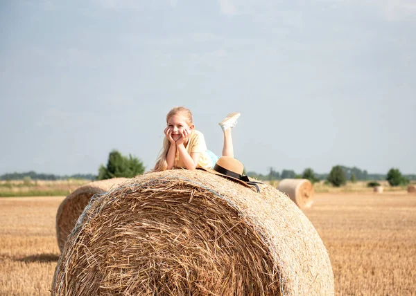 Little Girl Having Fun Wheat Field Summer Day Child Playing — Stock Photo, Image