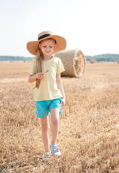 Little Girl Having Fun Wheat Field Summer Day Child Playing — Stock Photo, Image