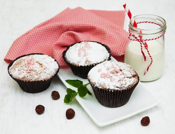 Pasteles y leche — Foto de Stock