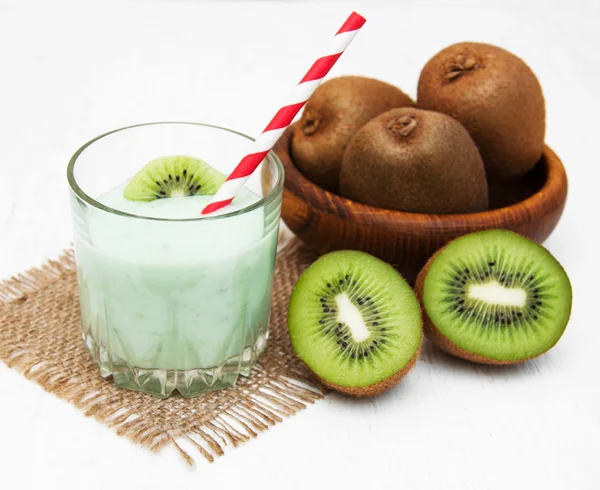 Kiwi smoothie in glass — Stock Photo, Image