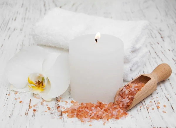 Candle, orcids and towels — Stock Photo, Image