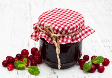 porsiyon taze meyve ile Kızılcık Reçeli