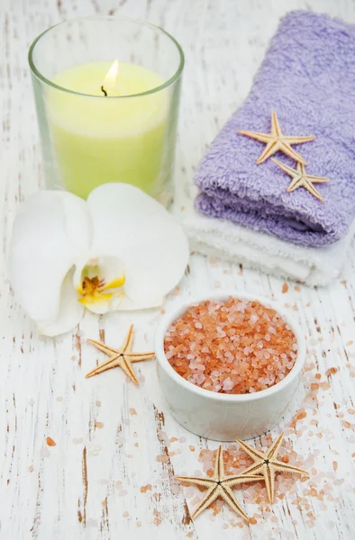 Candle, orcids and towels — Stock Photo, Image