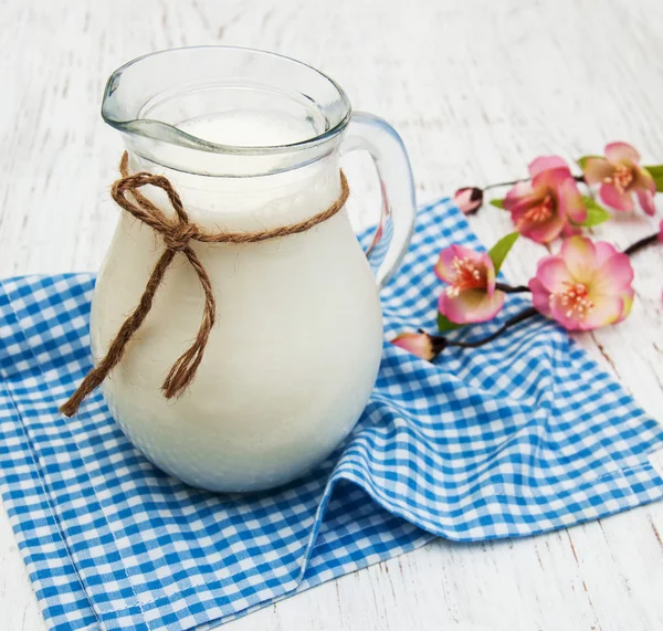 Brocca con latte — Foto Stock