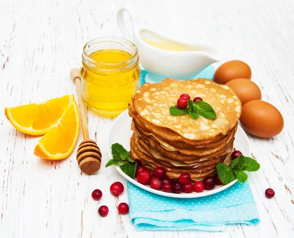 Pfannkuchen mit Preiselbeeren — Stockfoto