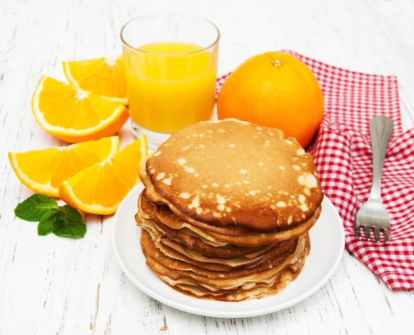 Pfannkuchen mit Orange — Stockfoto