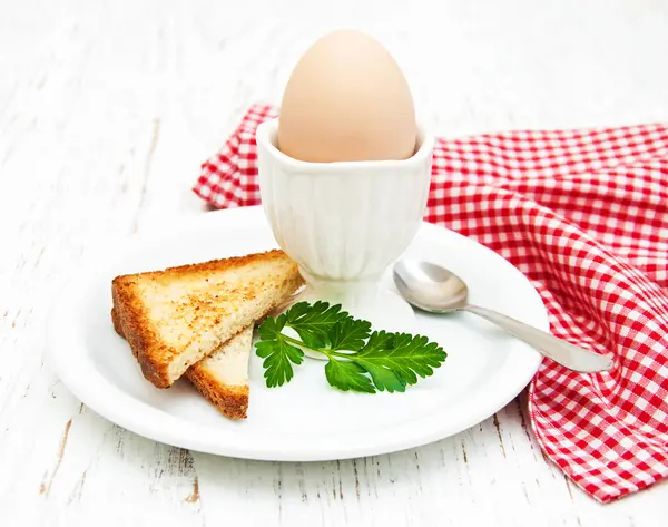 Gekookte eieren voor het ontbijt — Stockfoto