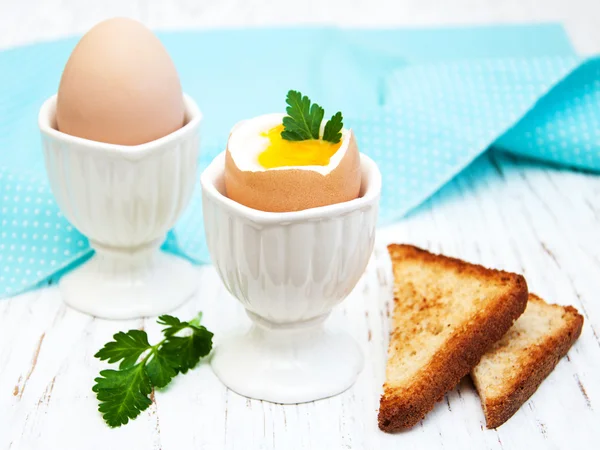 Ontbijt met eieren en toast — Stockfoto