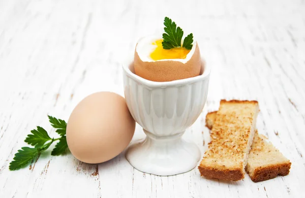 Gekookte eieren voor het ontbijt — Stockfoto