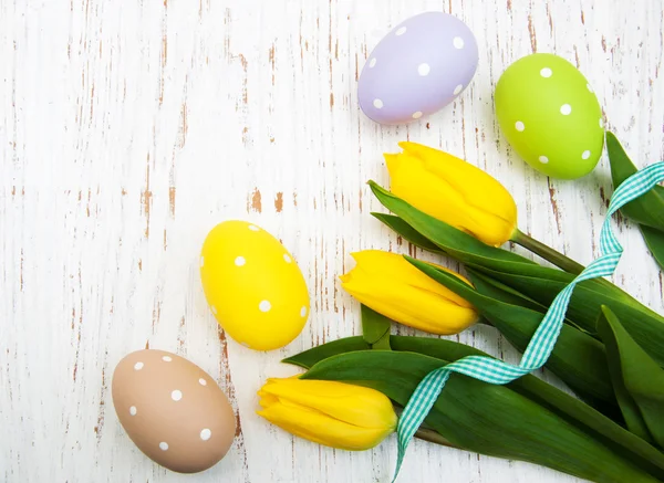 Fresh flowers tulips and easter eggs — Stock Photo, Image