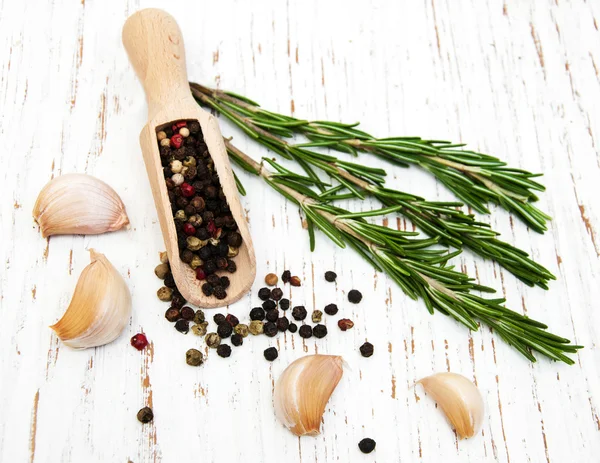 Sarımsak, biberiye ve biber