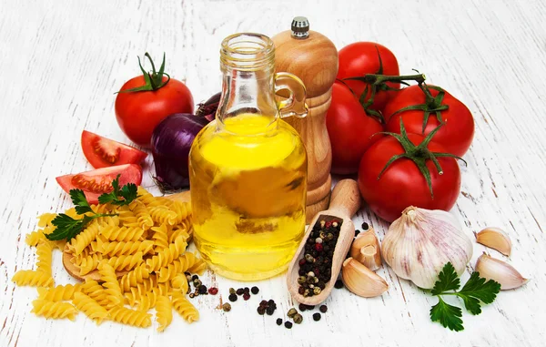 Pomodori, fusilli, aglio e olio d'oliva — Foto Stock