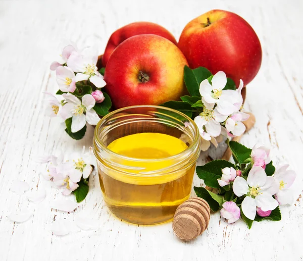 Apples with honey — Stock Photo, Image