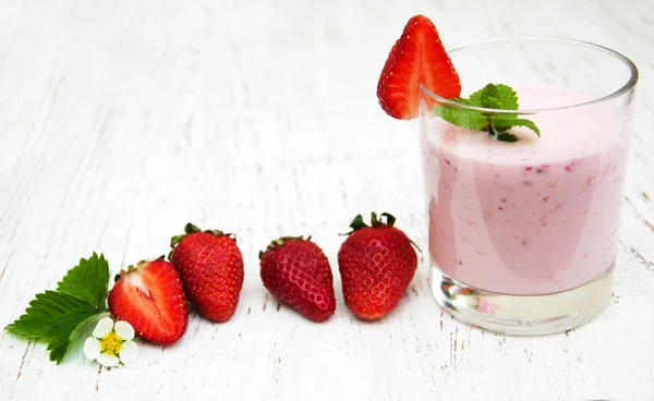 Strawberry yogurt — Stock Photo, Image