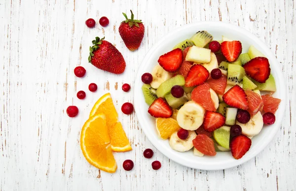 Ensalada con frutas frescas —  Fotos de Stock
