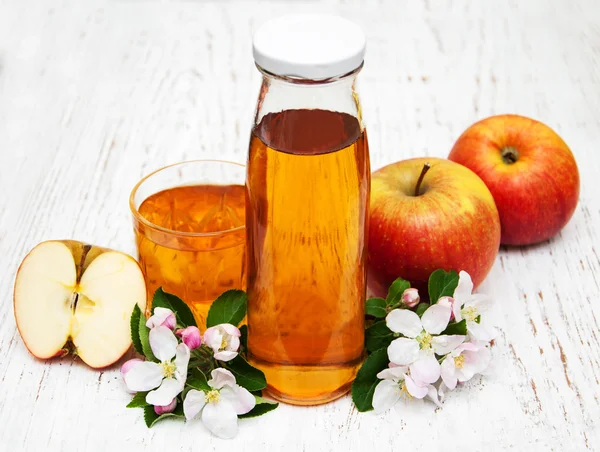 Bottle of apple juice — Stock Photo, Image