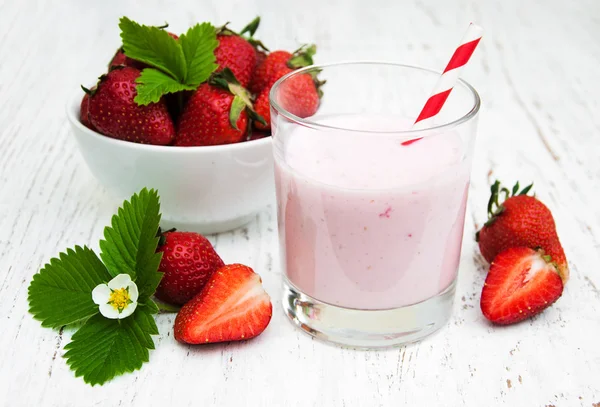 Strawberry yogurt — Stock Photo, Image