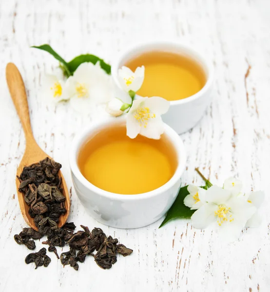 Kopp te med jasmin blommor — Stockfoto