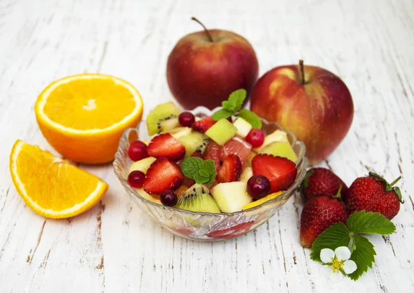 Salát s čerstvým ovocem — Stock fotografie