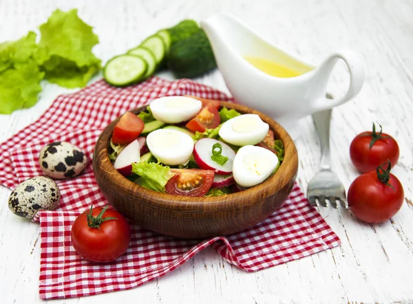 Spring salad with eggs, cucumbers and radish — Stock Photo, Image