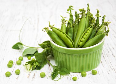 taze bezelye ile kase