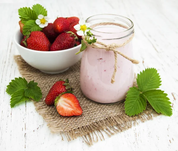 Erdbeerjoghurt — Stockfoto