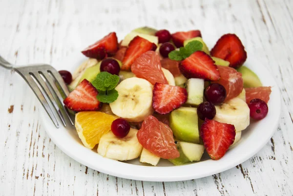 Ensalada con frutas frescas —  Fotos de Stock