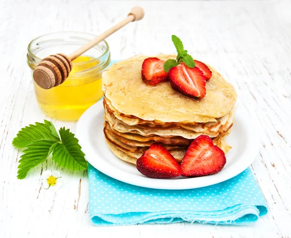 Panquecas com morangos — Fotografia de Stock